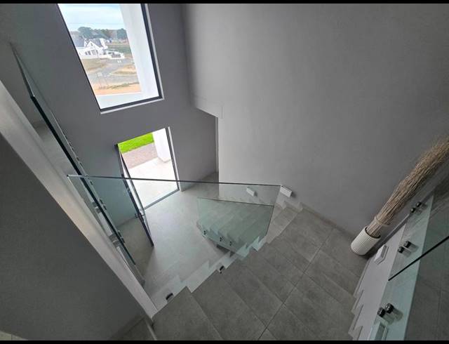 4 BEDROOM HOUSE FOR SALE IN DA GAMA BAY